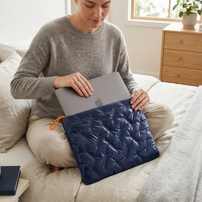 Femme pochette ordinateur bleu marine matelassé