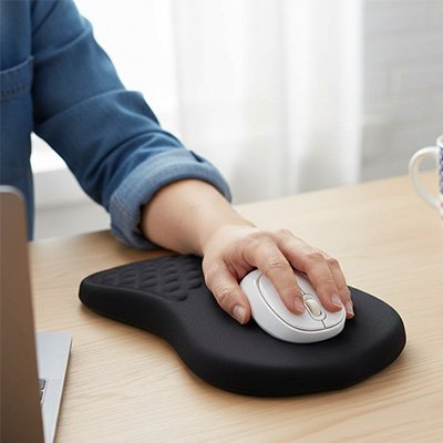 Tapis de souris ergonomique coussiné noir